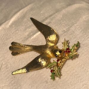 Rare Vintage Mylu gold bird with holly leaves in mouth Christmas brooch/pin